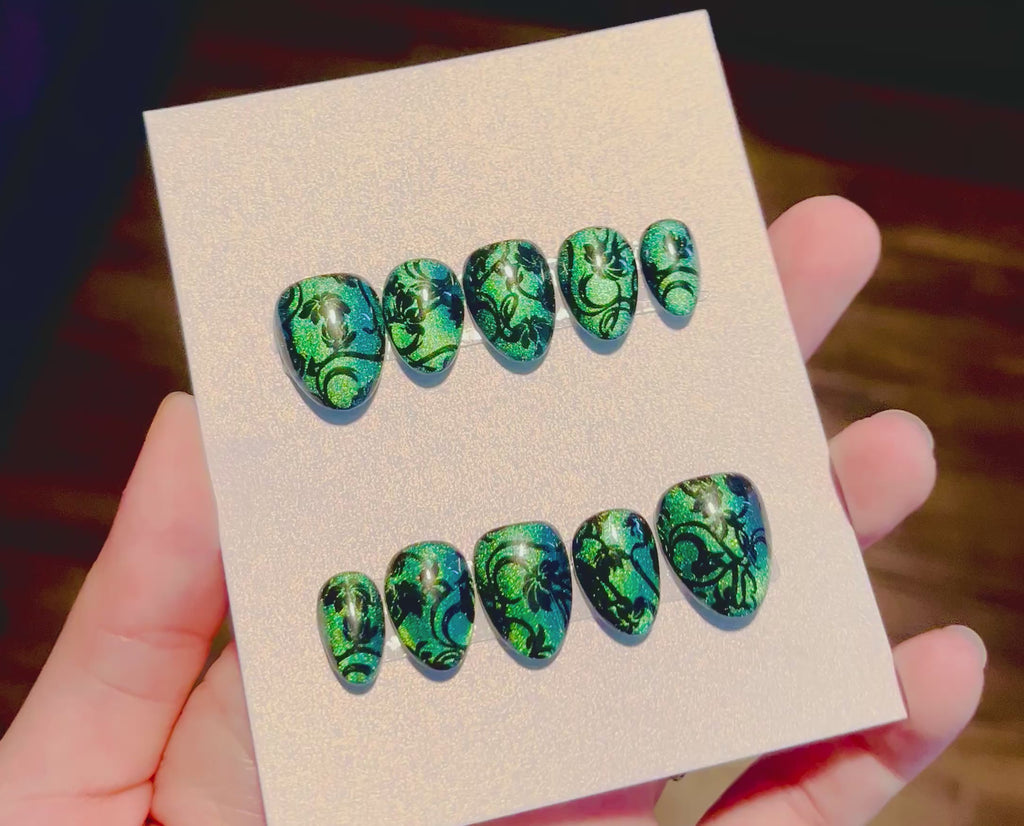 Handmade Floral Lace and Green Magnetic design Press-on Nail set Lvl-4